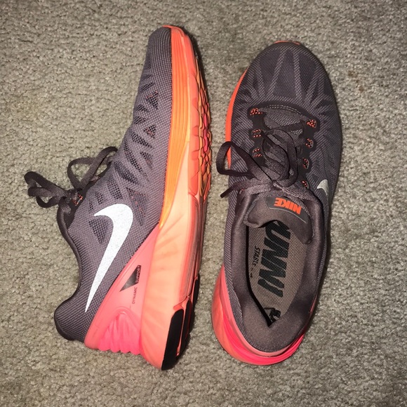 NIKE SHOES - Picture 1 of 4